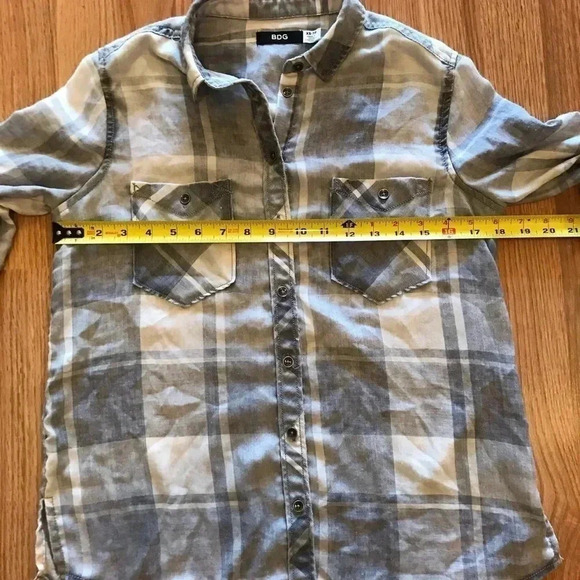 BDG Flannel Plaid Shirt Gray Ivory Women’s Size XS - Picture 9 of 10